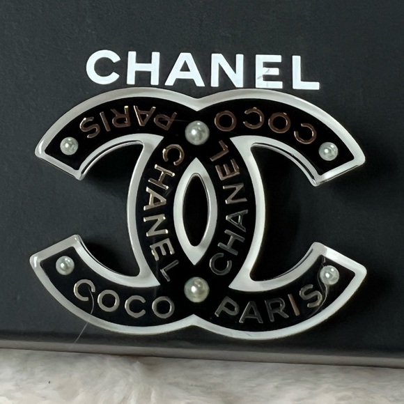 Authentic Chanel brooch 💕 - Picture 6 of 15
